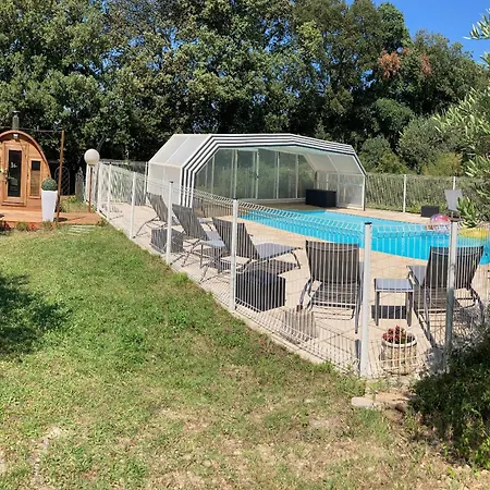 Domaine Des Lavarines Guest house