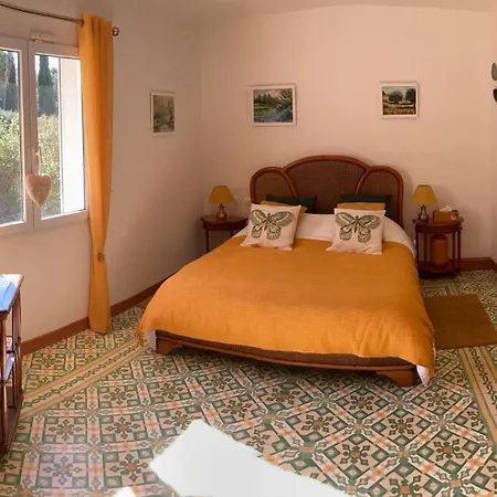 Domaine Des Lavarines Guest house